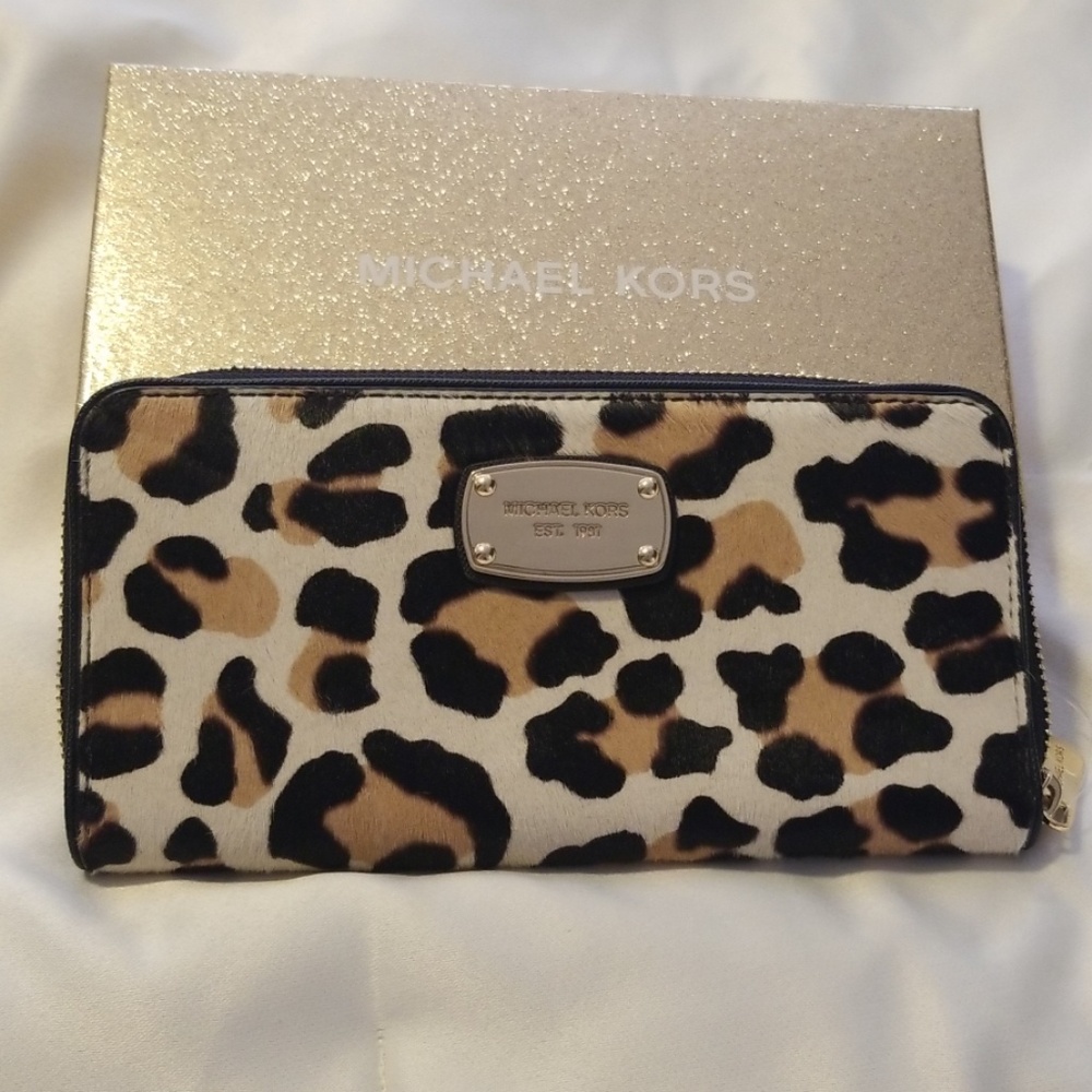 Brand new Michael kors wallet with tags